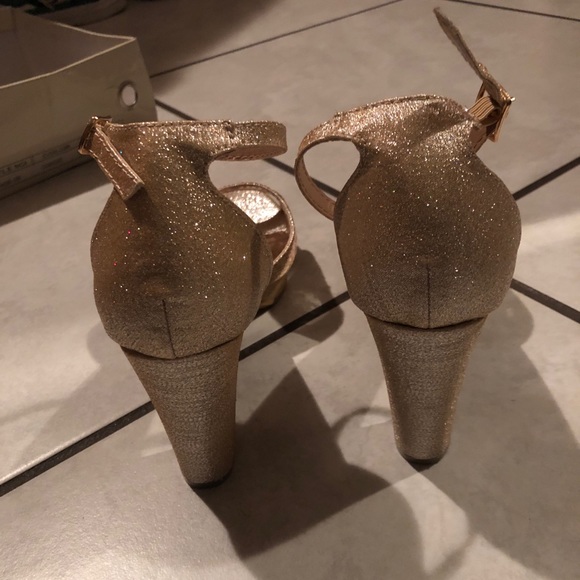 Shoes - Picture 3 of 4